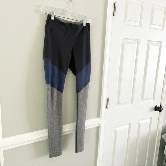 NWOT Outdoor Voices Spring Tri-Tone Color-block Blue 7/8 Leggings - Picture 3 of 4